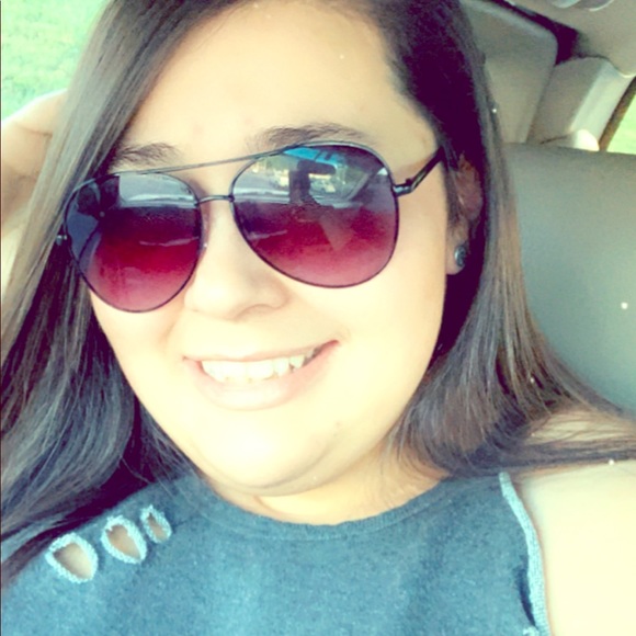 Meet your Posher, April - Picture 1 of 1